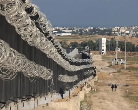 piano americano per evitare attacco a Rafah. Nella foto il muro egiziano